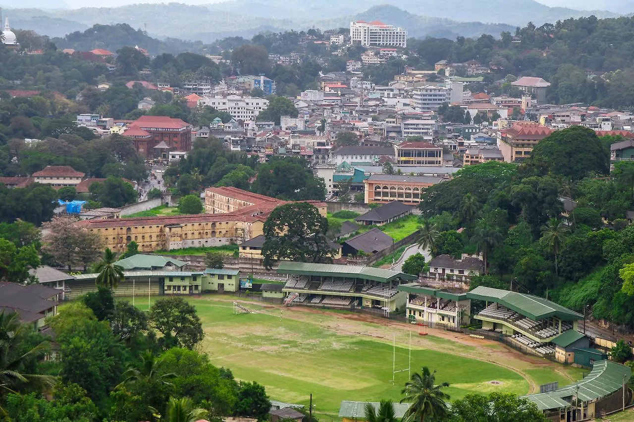 Mount Palace Kandy 3*,